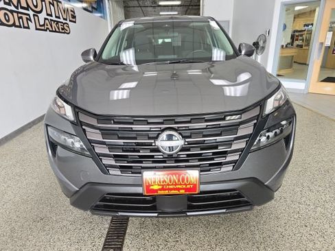 Used 2026 Nissan Rogue SV AWD/4WD image 2