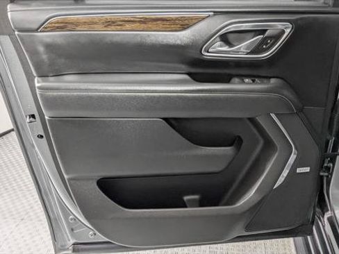 Used 2023 Chevrolet Suburban Premier AWD/4WD image 16