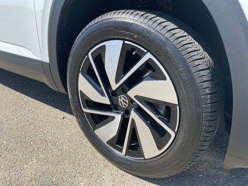 Used 2025 Volkswagen Atlas SE FWD image 32