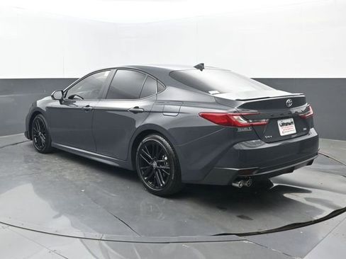 Used 2025 Toyota Camry SE image 3