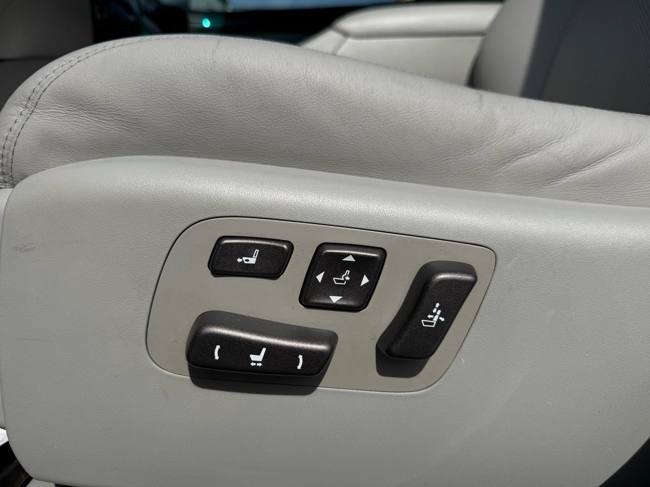 Used 2007 Lexus LS 460 w/ Comfort Pkg RWD image 23