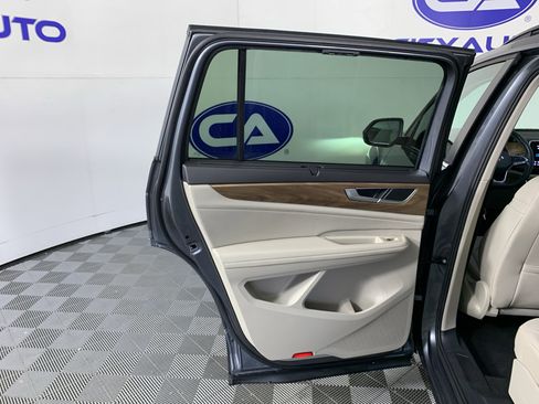 Used 2024 Volkswagen Atlas SE AWD/4WD image 30