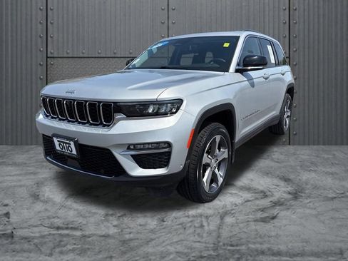 Used 2023 Jeep Grand Cherokee Limited w/ Luxury Tech Group II AWD/4WD image 3