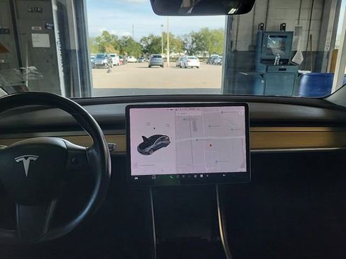 Used 2018 Tesla Model 3 Long Range image 9