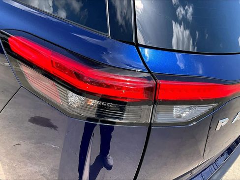 Used 2025 Nissan Pathfinder SV image 28