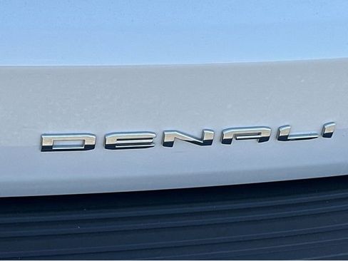 Certified 2023 GMC Yukon XL Denali w/ Denali Reserve Package image 9