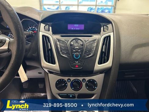 Used 2012 Ford Focus SE w/ SE Winter Pkg image 11