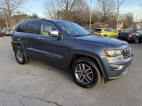 Used 2021 Jeep Grand Cherokee Limited w/ Luxury Group II image 4