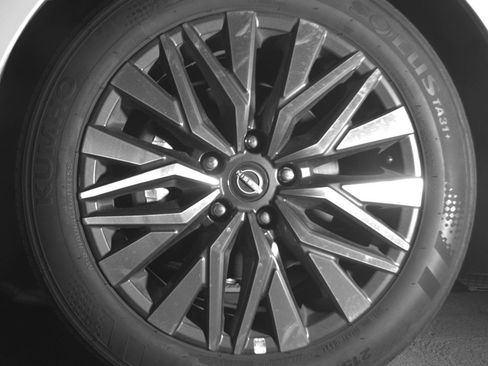 Used 2025 Nissan Altima 2.5 SV image 12