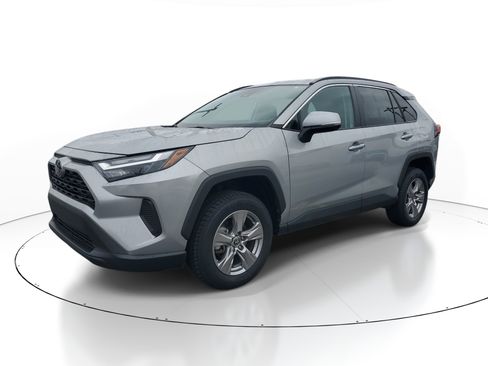 Used 2024 Toyota RAV4 XLE FWD image 3