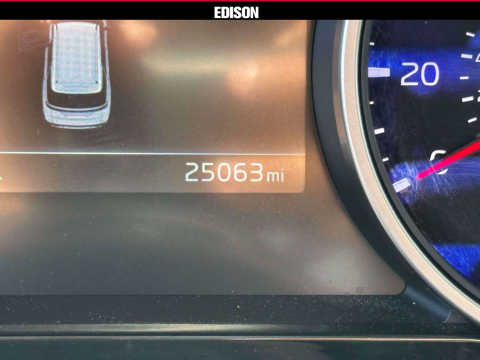 Used 2024 Kia Carnival EX FWD image 25
