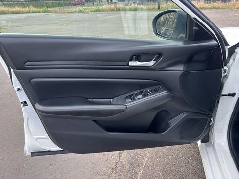 Used 2024 Nissan Altima 2.5 SV image 18