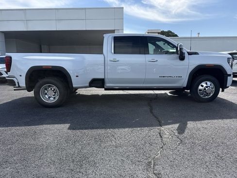 New 2026 GMC Sierra 3500 Denali Ultimate w/ LPO, Black Badging Package AWD/4WD image 2