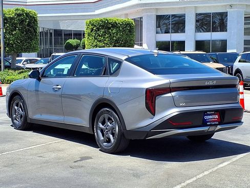 Certified 2025 Kia K4 FWD image 3