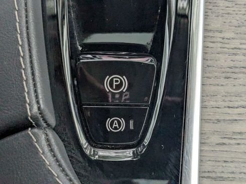 Used 2024 Volvo XC90 B6 Ultimate w/ Protection Package Premier AWD/4WD image 39
