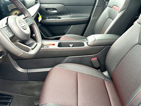 New 2026 Nissan Kicks SR w/ SR Premium Package FWD image 10