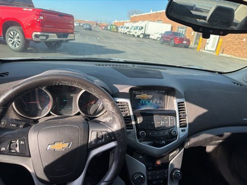 Used 2015 Chevrolet Cruze LT image 9