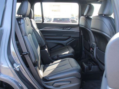 New 2025 Jeep Grand Cherokee L Limited image 30