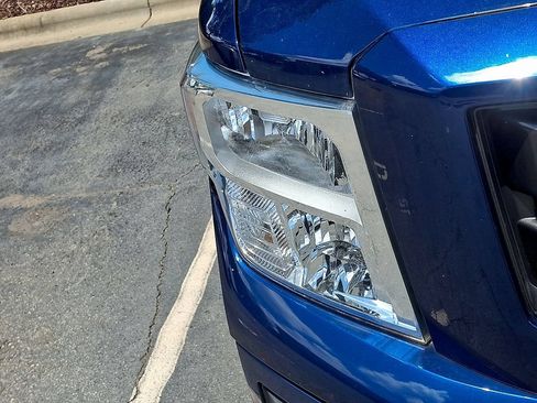 Used 2024 Nissan Titan SV w/ SV Convenience Package RWD image 3