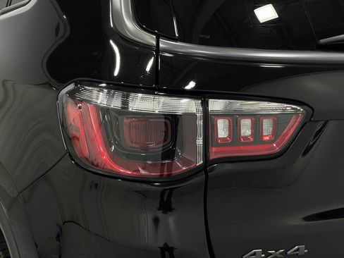 Used 2022 Jeep Compass Trailhawk image 32