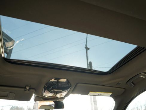 Used 2024 BMW 530i xDrive w/ Convenience Package image 91