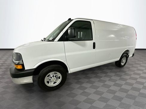 Used 2025 Chevrolet Express 2500 w/ Driver Convenience Package RWD image 4