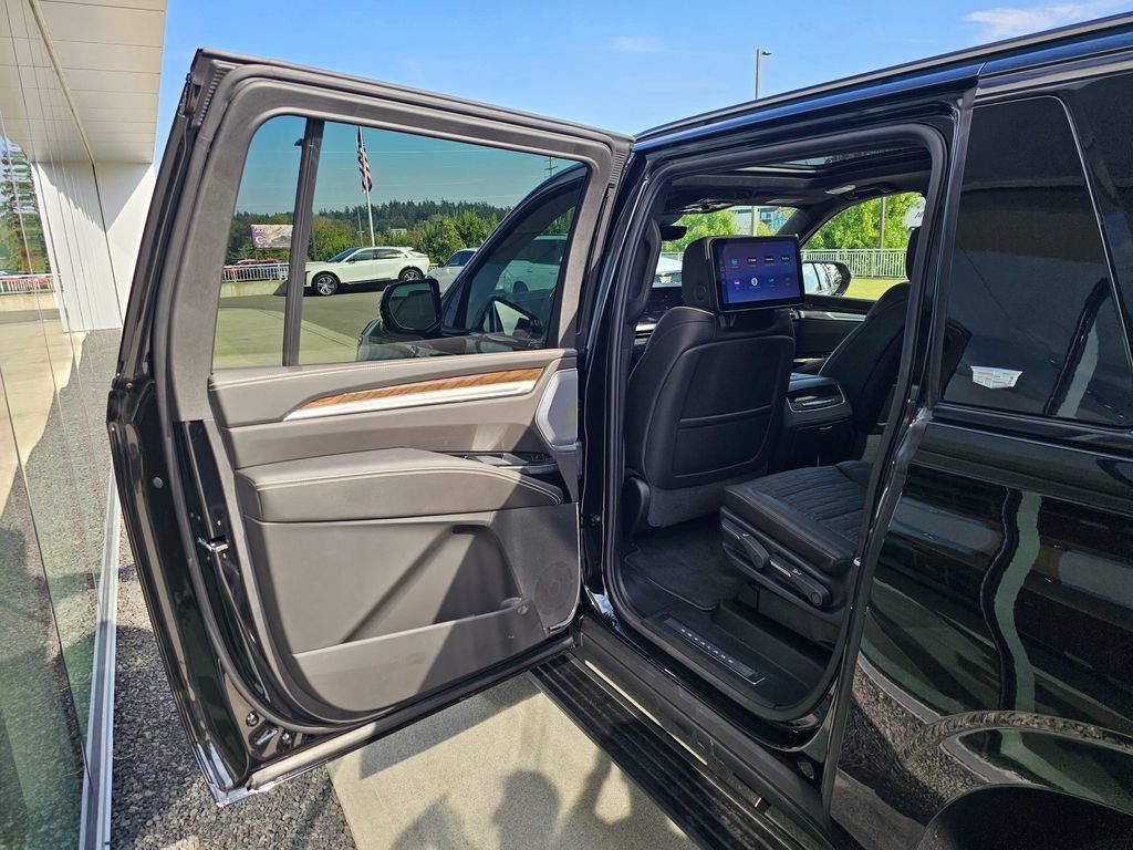 New 2026 Cadillac Escalade ESV Platinum Sport AWD/4WD image 16