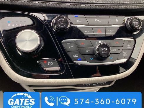 Used 2024 Chrysler Pacifica Select image 22