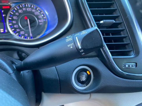 Used 2017 Chrysler 200 Limited Platinum image 62