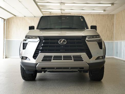 Used 2024 Lexus GX 550 AWD/4WD image 2