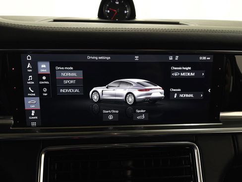 Used 2020 Porsche Panamera image 25