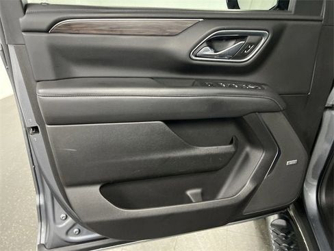 Used 2021 Chevrolet Suburban Z71 w/ Luxury Package image 22