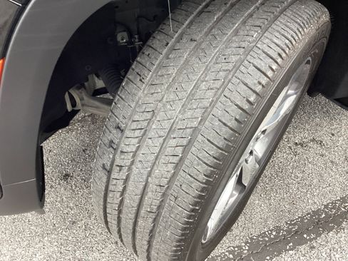 Used 2024 Jeep Grand Cherokee Limited w/ Luxury Tech Group II image 10