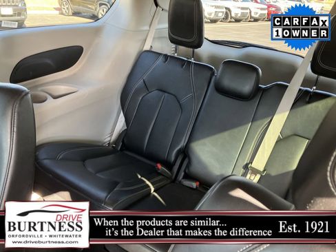 Used 2024 Chrysler Pacifica Touring-L FWD image 25