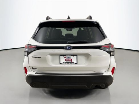 Used 2025 Subaru Forester Premium w/ Convenience Package #1 image 12