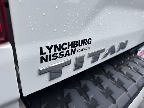 Used 2021 Nissan Titan SV w/ SV Convenience Package image 12
