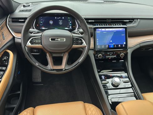 Used 2023 Jeep Grand Cherokee Summit AWD/4WD image 11