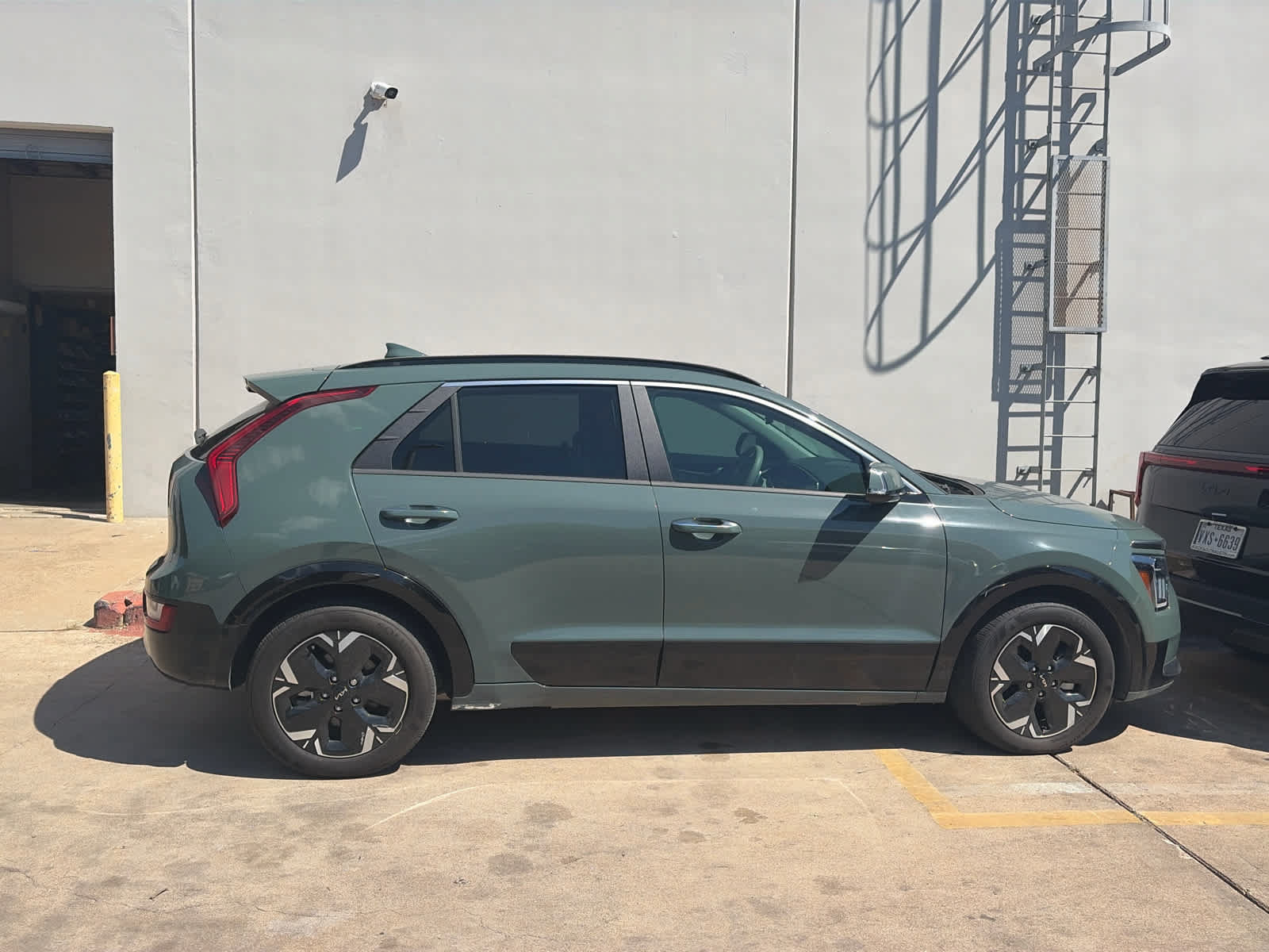 Used 2024 Kia Niro Wave w/ Wave Preserve Package FWD image 32