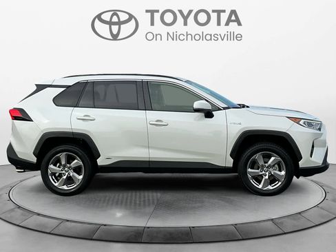 Used 2021 Toyota RAV4 XLE Premium image 7