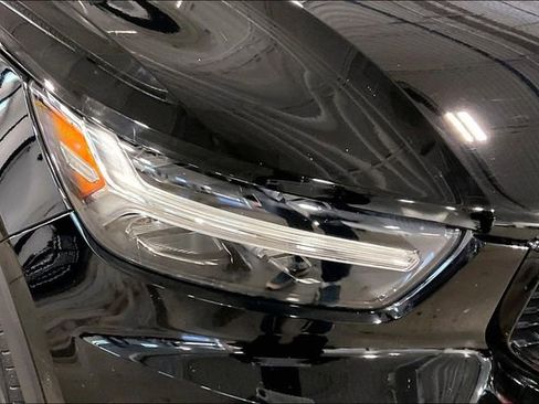 Used 2022 Volvo XC40 T5 R-Design image 29