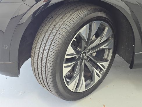 Used 2025 Audi Q8 Prestige image 31