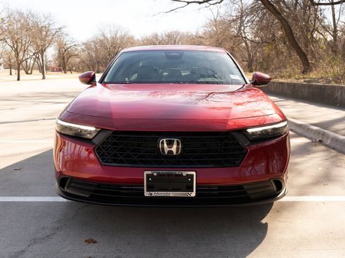 Certified 2025 Honda Accord LX image 3