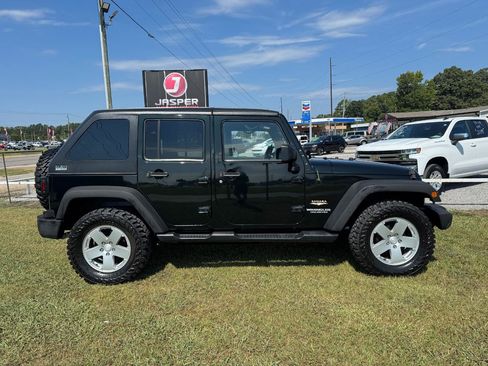 Used 2012 Jeep Wrangler Unlimited Sahara w/ Connectivity Group AWD/4WD image 2