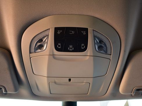 Used 2023 Chrysler Voyager LX FWD image 39