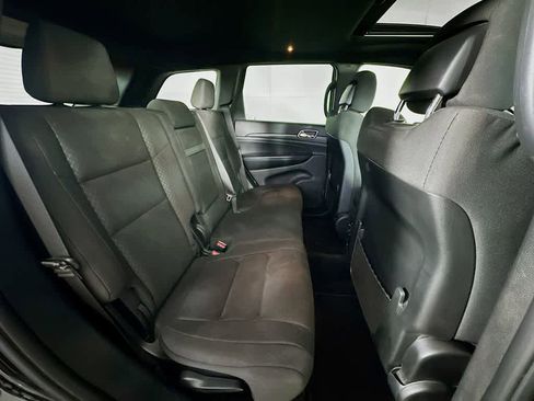 Used 2019 Jeep Grand Cherokee Laredo RWD image 33