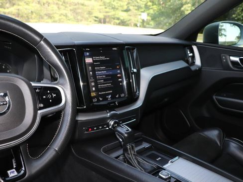 Used 2018 Volvo XC60 T6 R-Design w/ Convenience Package AWD/4WD image 12