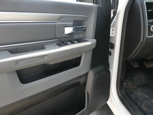 Used 2019 RAM 1500 Classic SLT AWD/4WD image 14