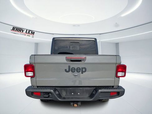 Used 2021 Jeep Gladiator Sport image 4