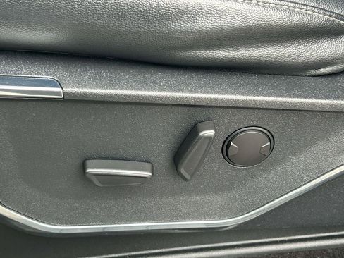 Used 2022 Ford F150 Lariat image 31