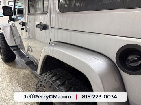 Used 2018 Jeep Wrangler Unlimited Sahara w/ Connectivity Group AWD/4WD image 10
